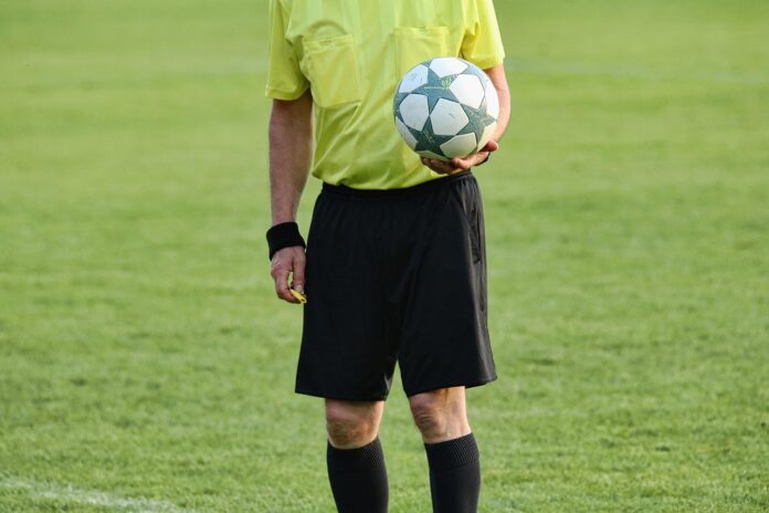 Regole strane del calcio